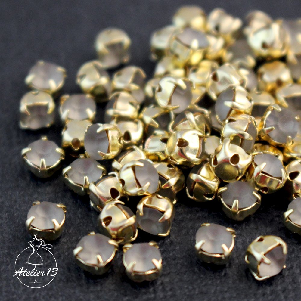 Шатоны ss16 (4 мм) в оправе, Black Diamond Matte/Gold, 20 шт